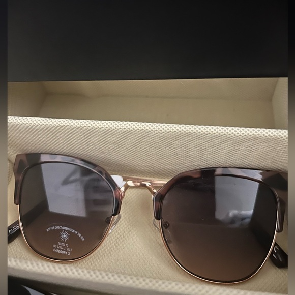 ALDO cat-eye sunglasses - Picture 1 of 4